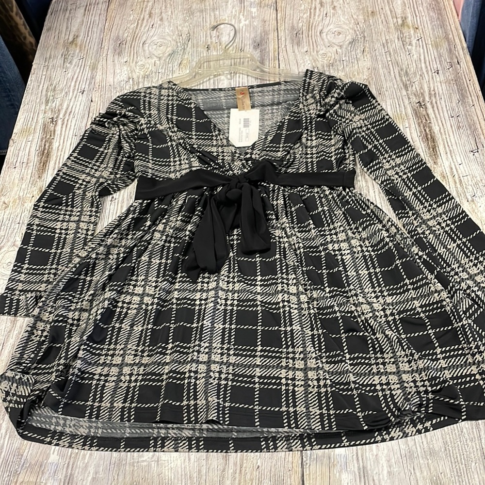 NWT 5th Culture tunic black/white/gray pattern, polyester/cotton blend, M